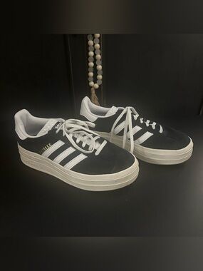 Adidas Gazelle Black Suede Platform Sneakers with White Stripes size 7